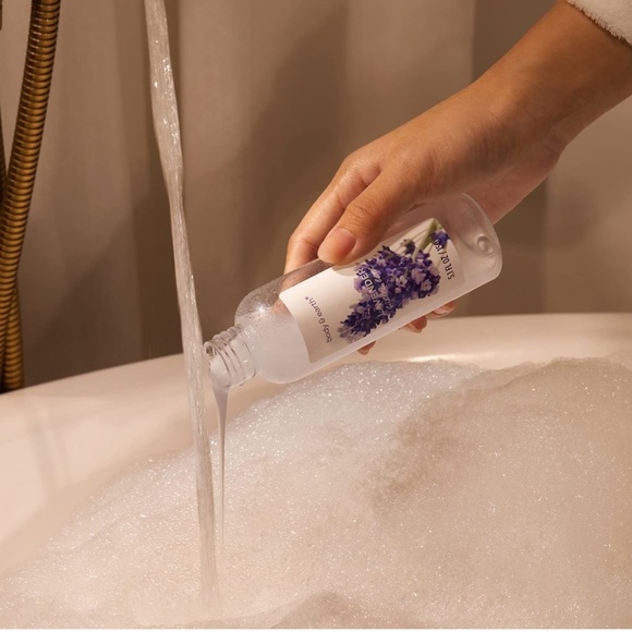 Lavender Spa Bath Basket Set~ Bubble Bath & Salts, Body Wash, Body Lotion Candle - Picture 3 of 5